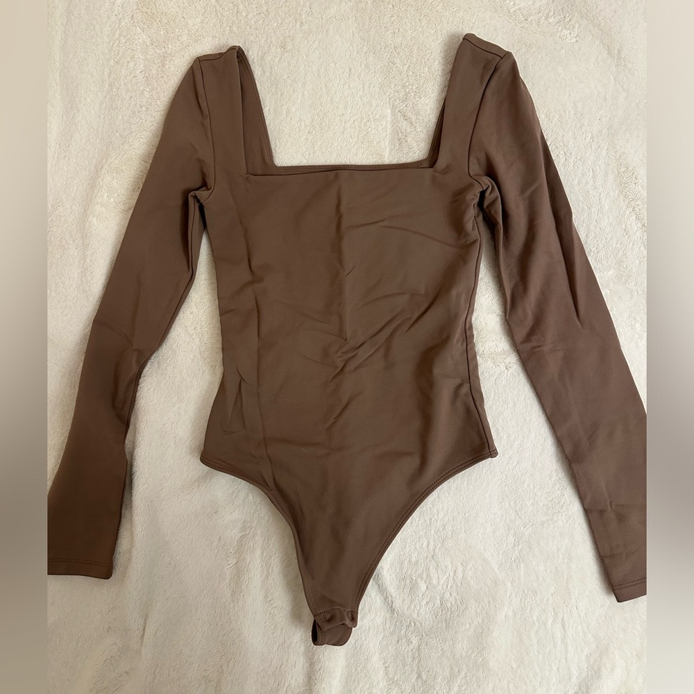 Aritzia Brown Square-neck bodysuit worn twice. No damages! 🐻